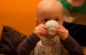 When can babies drink water? [Be careful of water intoxication]