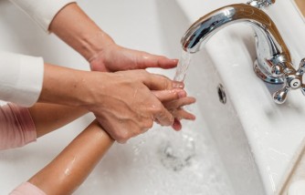 Grade 3 Teacher Raises Funds for Handwashing Station [She Wants to Prevent the Spread of Coronavirus Among Students]