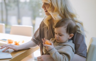 American Moms Work for 98 Hours a Week, a Study Reveals