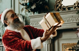 Wrapped or Not: What Should Parents Do with Santa Gifts?