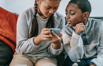 Effects of Frequent Use of Online Technologies to Children [Experts Explain]
