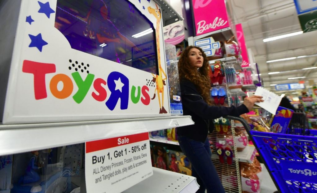 Toys 'R' Us Sets Relaunch at 400 Macy's Stores in 2022  Parent Herald