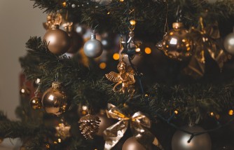 Your Christmas Tree and Decorations Could Be Triggering Your Allergies; Here's How to Prevent It