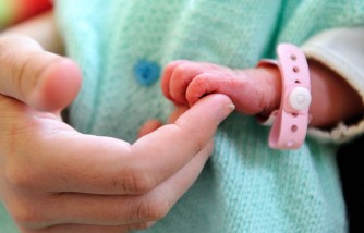 Nebraska Mom with Rare Double Uterus Gave Birth to Twins at 22 Weeks