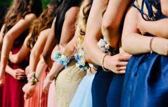 5 Tips to Make Prom Extra Special for Your Daughter