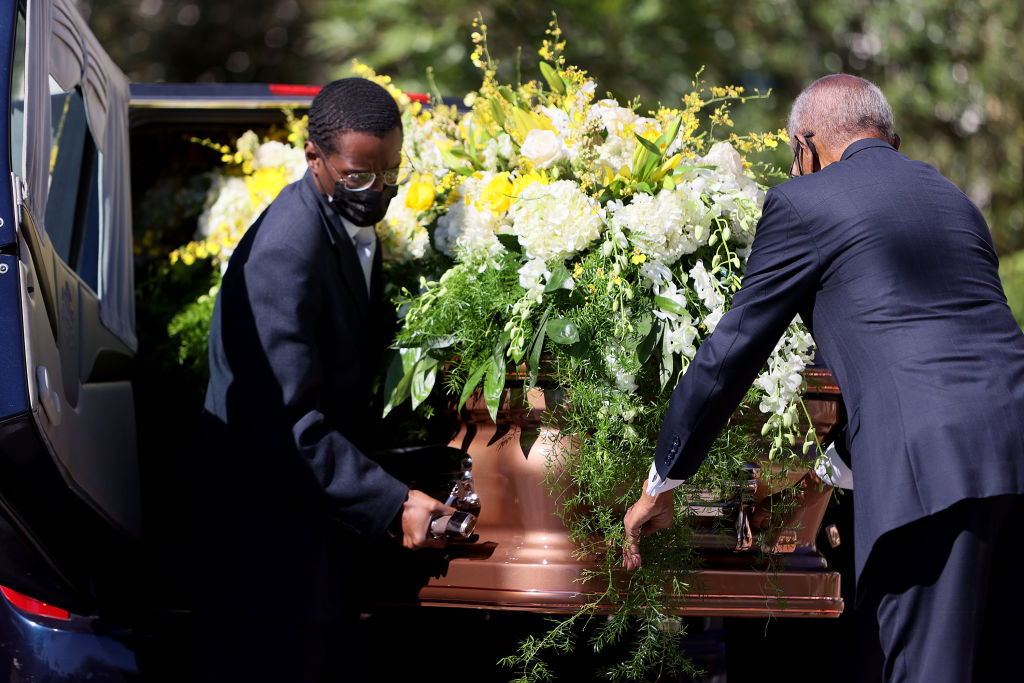 daughter-can-t-afford-funeral-floral-arrangement-for-dead-father-so