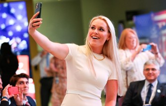 Olympic Star Lindsey Vonn Pays Tribute to Mom Who Has ALS in Emotional Hall of Fame Speech