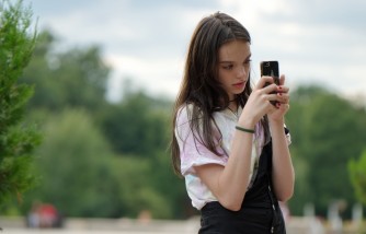 Research: Almost Half of the American Teens Are Constantly on Their Phones