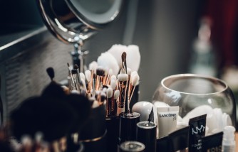 Cosmetics: When Should You Allow Your Child to Use Makeup?