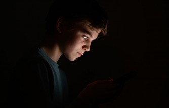 Overwhelmed by Phone Prompts: New Study Reveals Kids Swamped with Notifications, Impacting Focus, Sleep