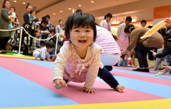 When Do Babies Start Crawling? Parent's Guide To Mobility Milestones