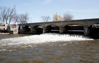 Michigan's Flint River Drownings: Authorities Race to Find Missing 6-Year-Old 
