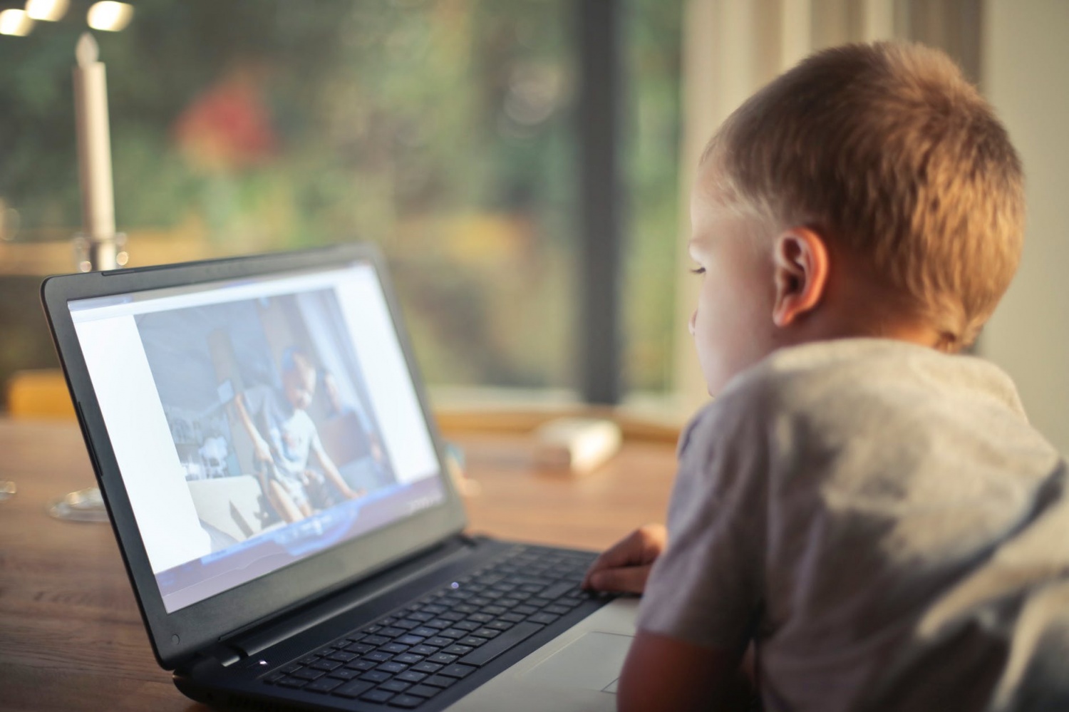 What to do if You Catch Your Child Watching Pornography | Parent Herald