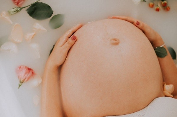 13 Ways to Bond With Your Baby Inside the Womb