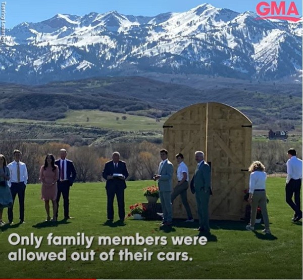 Coronavirus Wedding Special: Utah Couple Had Guests Listen in Their Car Stereos