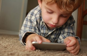 5 Alarming Signs that Your Child is Developing Screen Addiction